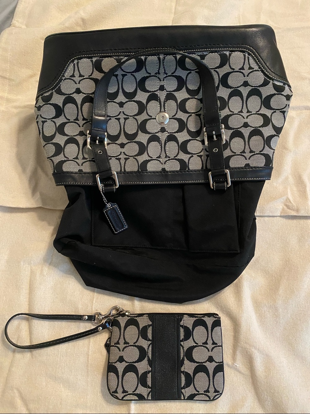 Coach Black and Gray Signature Jacquard Shoulder Bag with Wristlet - Picture 8 of 8